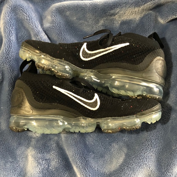 nike vapormax black white clear sole